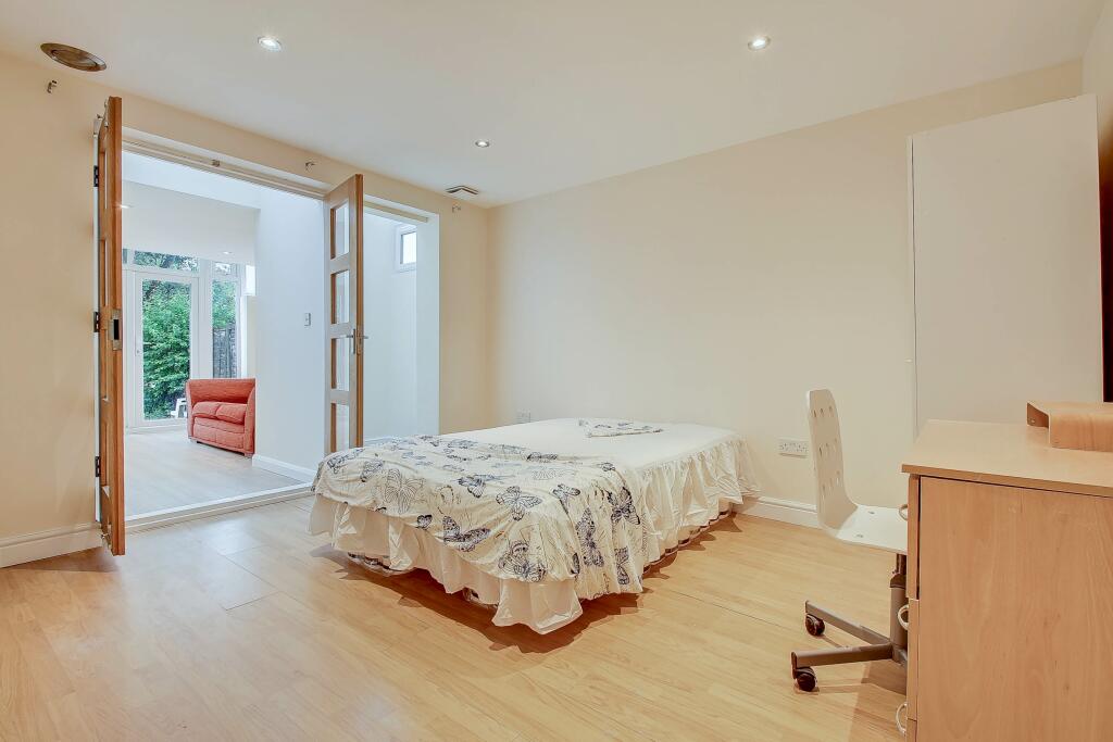 Apartment in London, Perivale - View 4