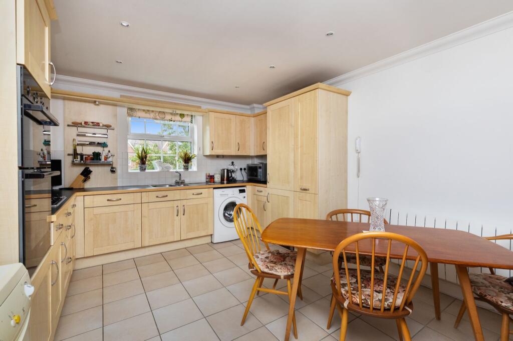 Potters Place, Horsham, RH12 - More