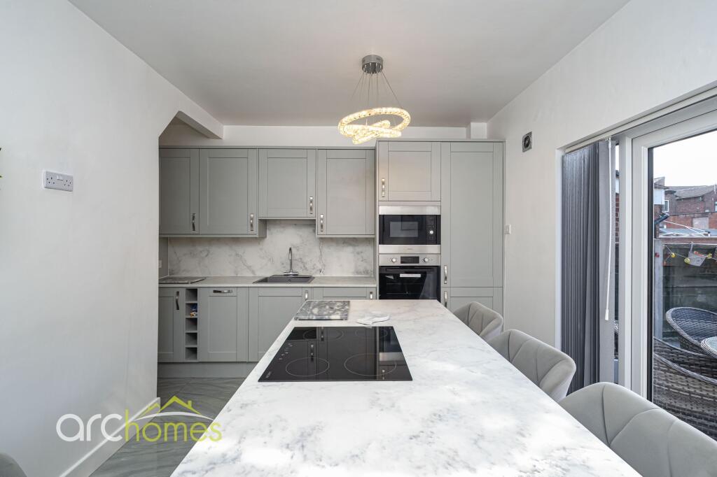 House in Leigh, Lilford - More