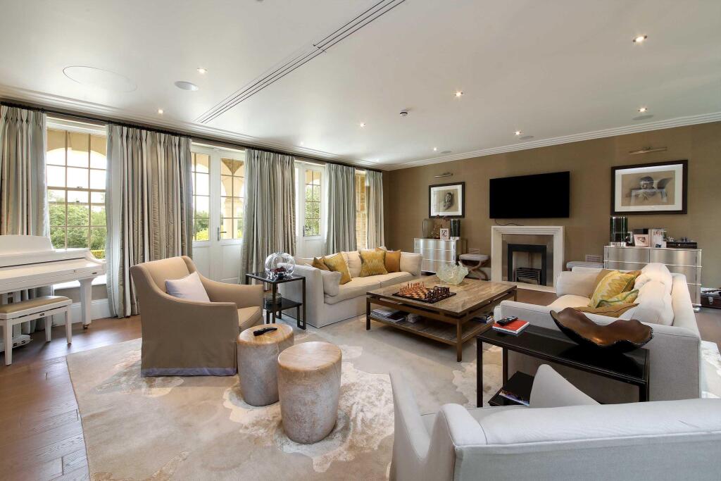 House in Runnymede, Surrey - View 5