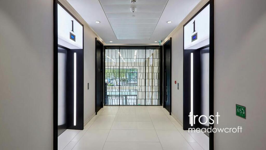 Kings House Hammersmith Rd W6 office to let 3.jpg