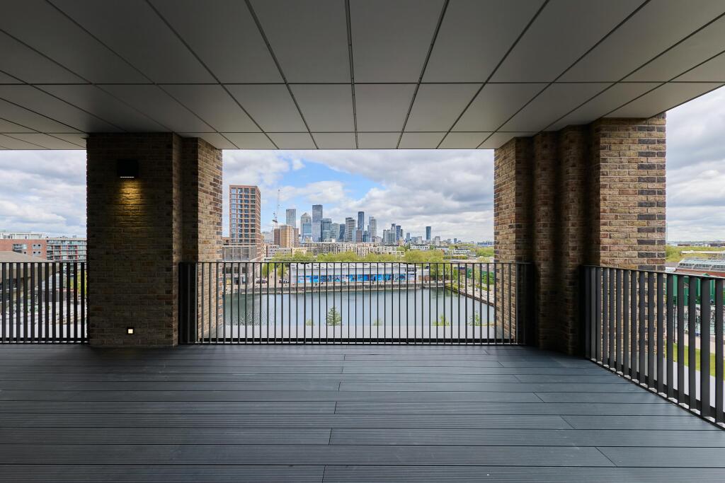 Three Deal Porters - Level 5 terrace