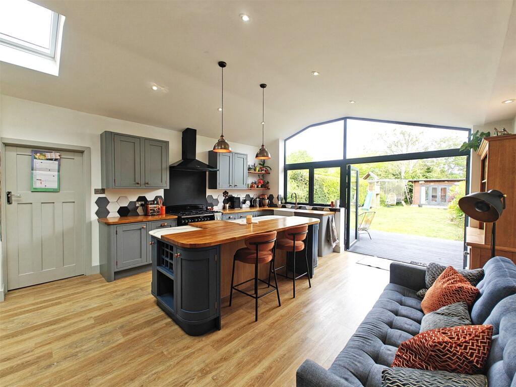 House in New Forest, Sway - View 2