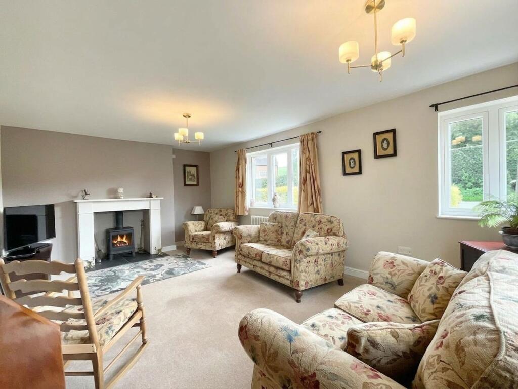 House in Stoke-on-Trent - View 3
