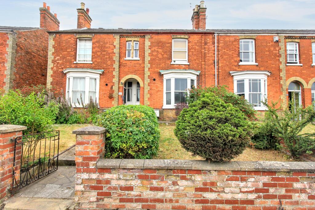 Main image of property: 96 Newmarket, Louth, Lincolnshire, LN11