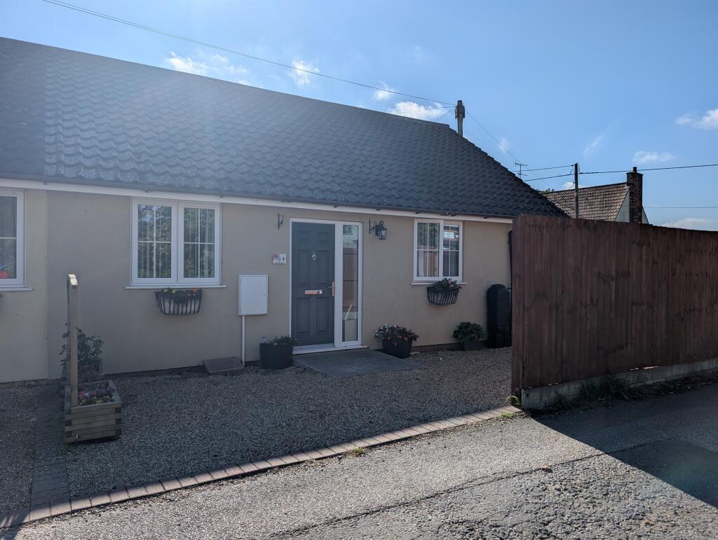 2-bed bungalow on Alexandra Mews, Stowmarket, £225,000