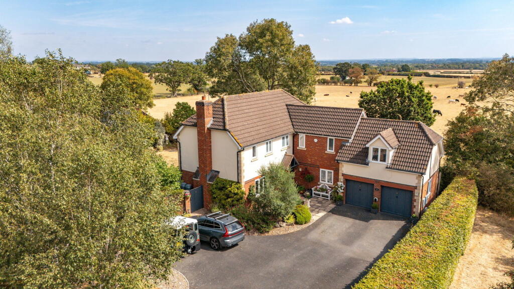 House in Worcester - View 2