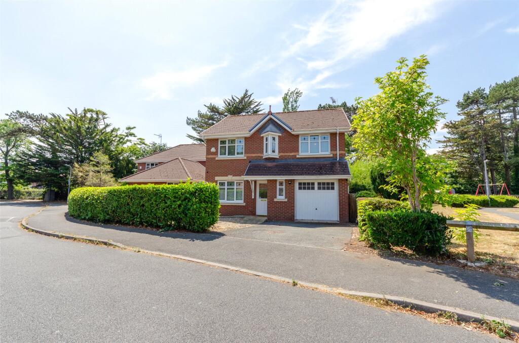 4-bed detached on Chatsworth Close, Rhos on Sea, Colwyn Bay, Conwy, LL28, £425,000