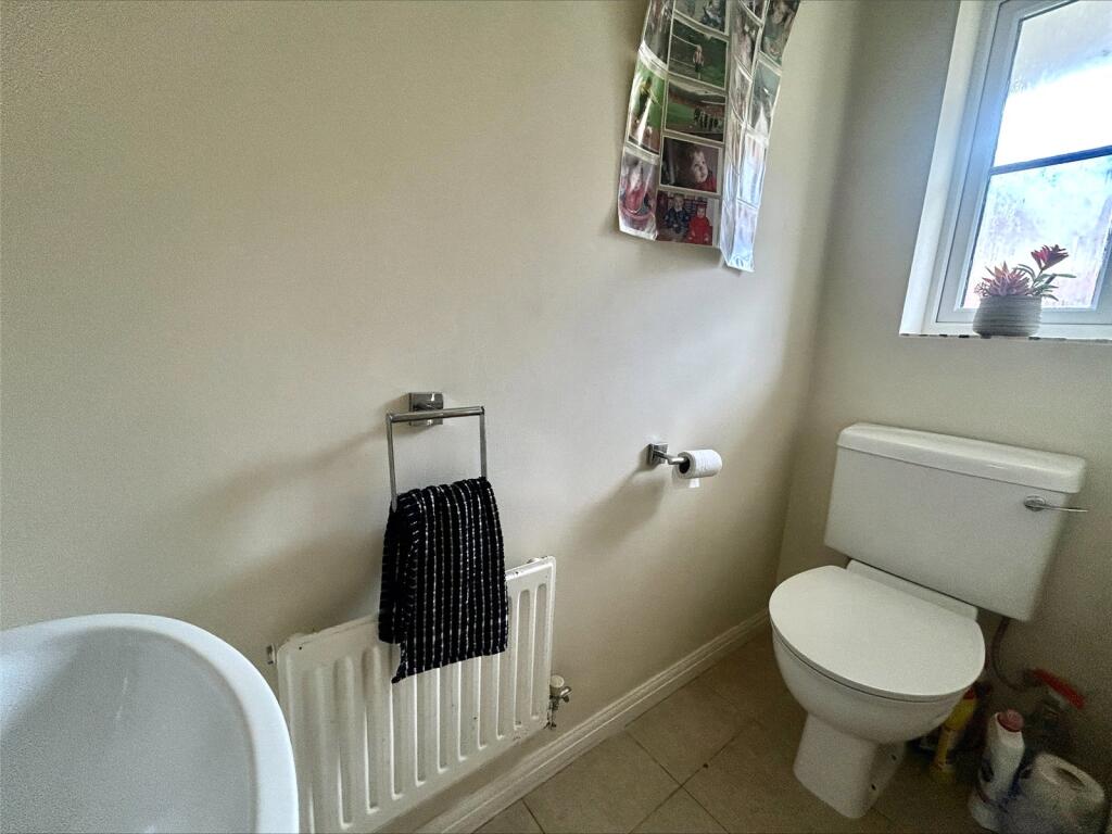 House in Fareham, Whiteley - More