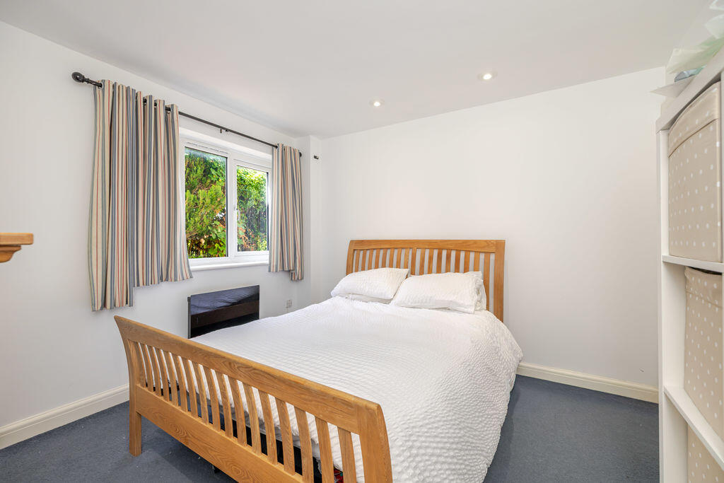 Apartment in Redhill - View 4