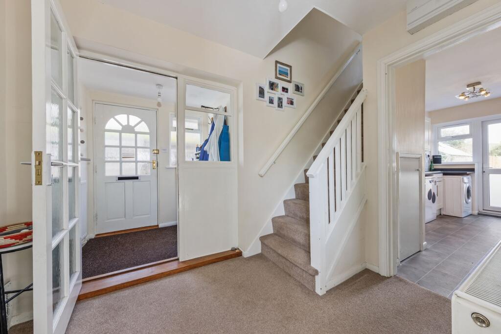House in Warwick - More