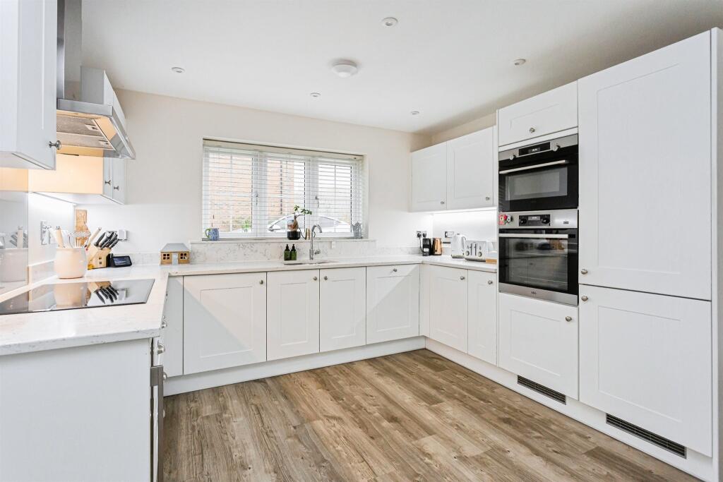 Walder Close, Bolney, Haywards Heath photo 4