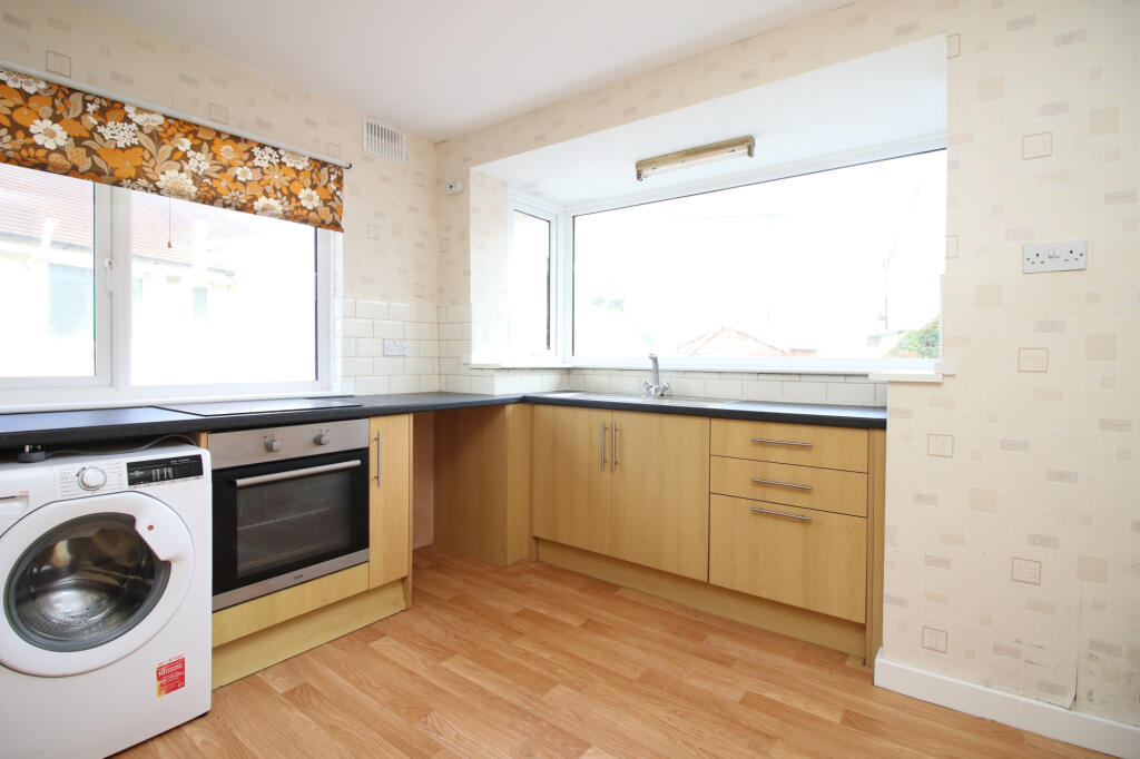 Luton Road,  Thornton-Cleveleys, FY5 photo 2