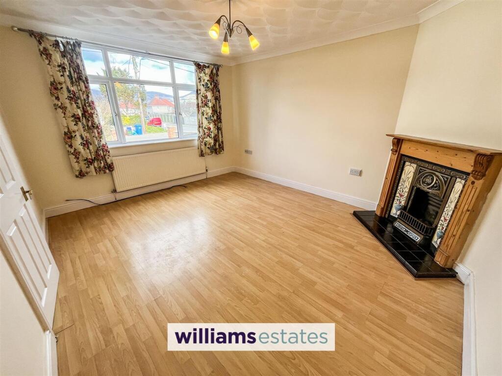 Denbigh Road, Ruthin, LL15 photo 3