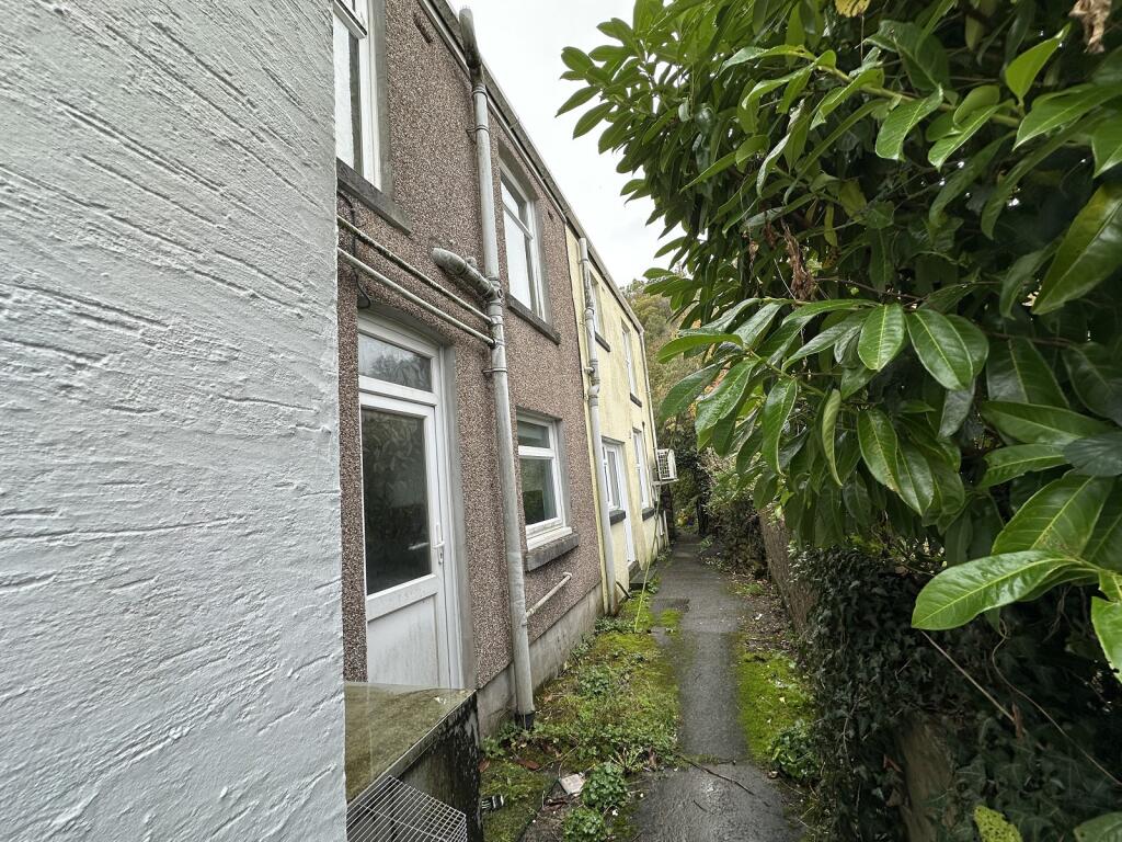 Heol Twrch, Lower Cwmtwrch, Swansea. photo 4