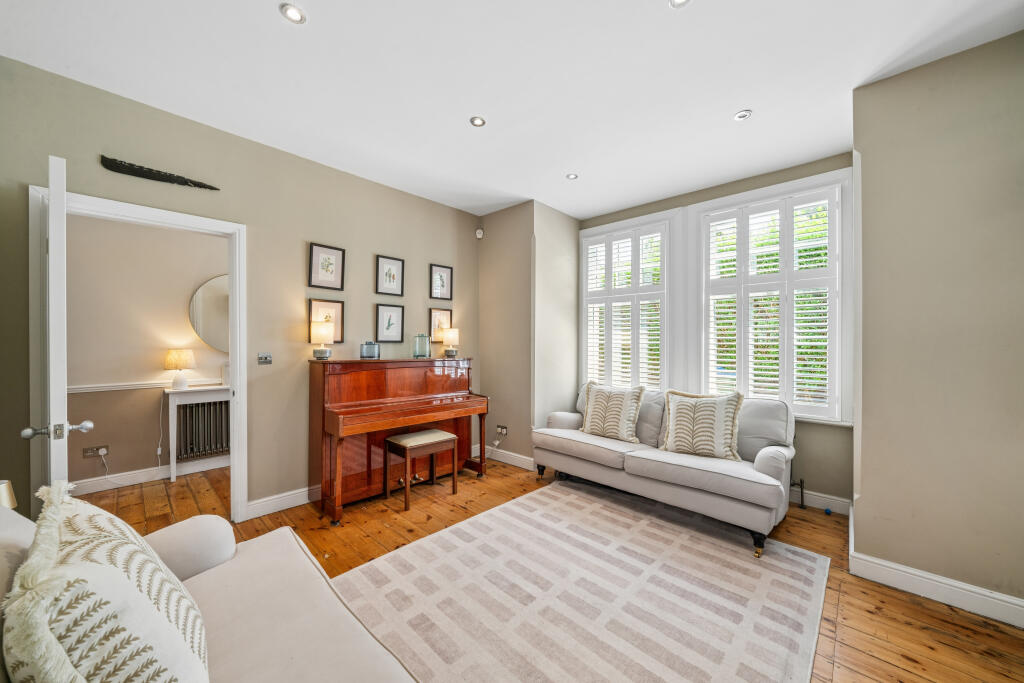 Kingsway, Richmond Upon Thames  photo 4