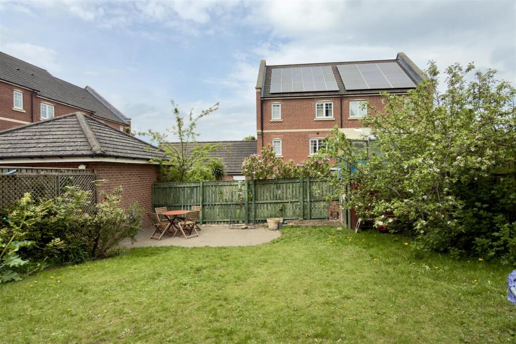Glaisdale Court, Darlington, DL3 7AE photo 2