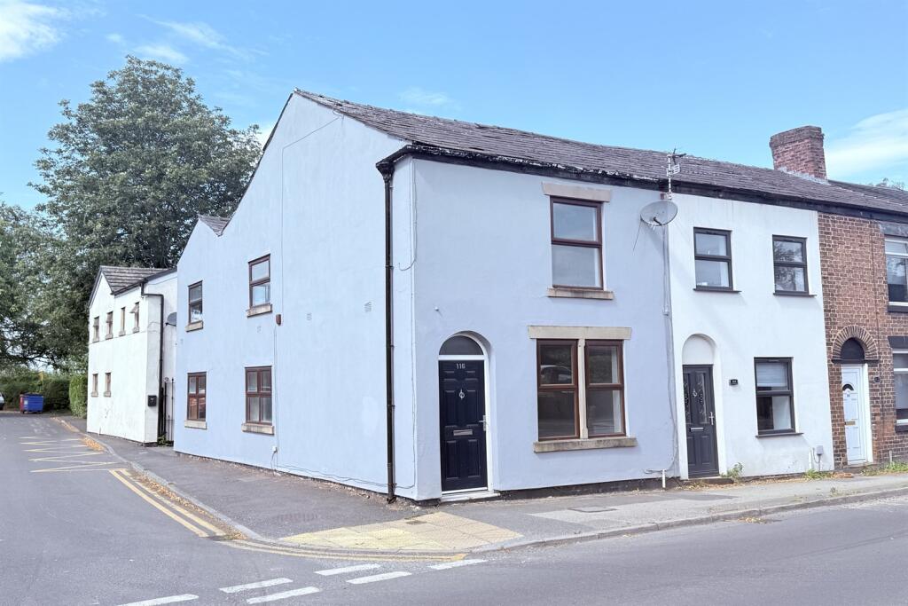 Main image of property: Warrington Road, Glazebury, WA3 5LZ