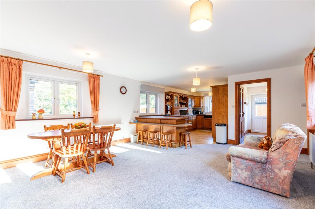 Beckhampton, Marlborough, Wiltshire, SN8 photo 2