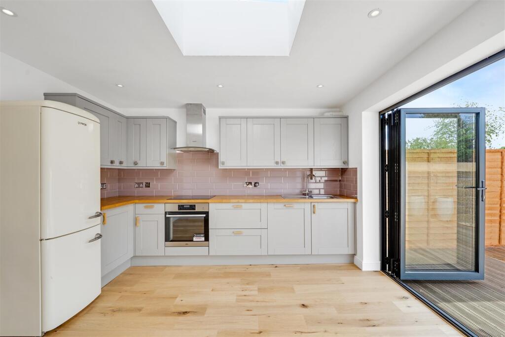 House in Twickenham - More