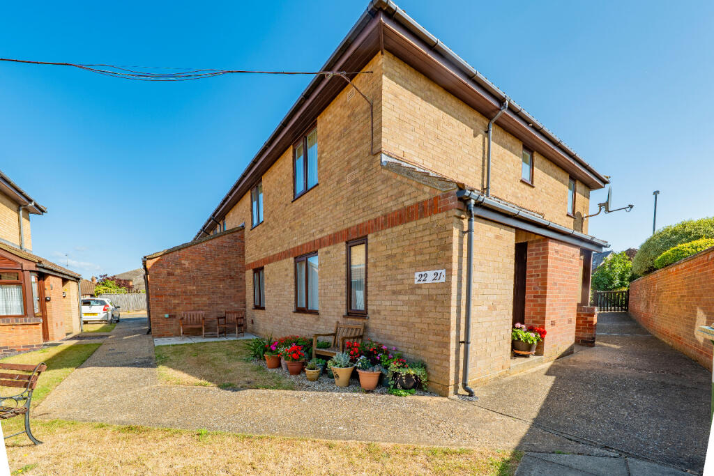 Silfield Gardens, Hunstanton, Norfolk, PE36 photo 2