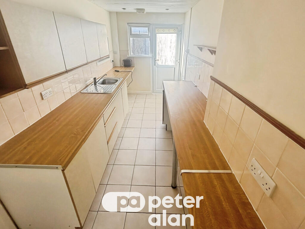 House in Newport - View 5