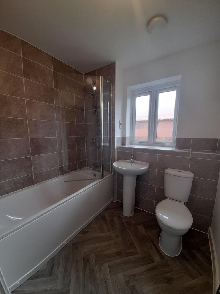 Yew Tree Meadows/Park, Gipsy Lane, Nuneaton, Warwickshire, CV11 photo 5