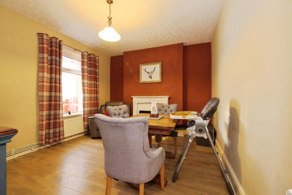 House in Gwauncaegurwen, Neath Port Talbot - More