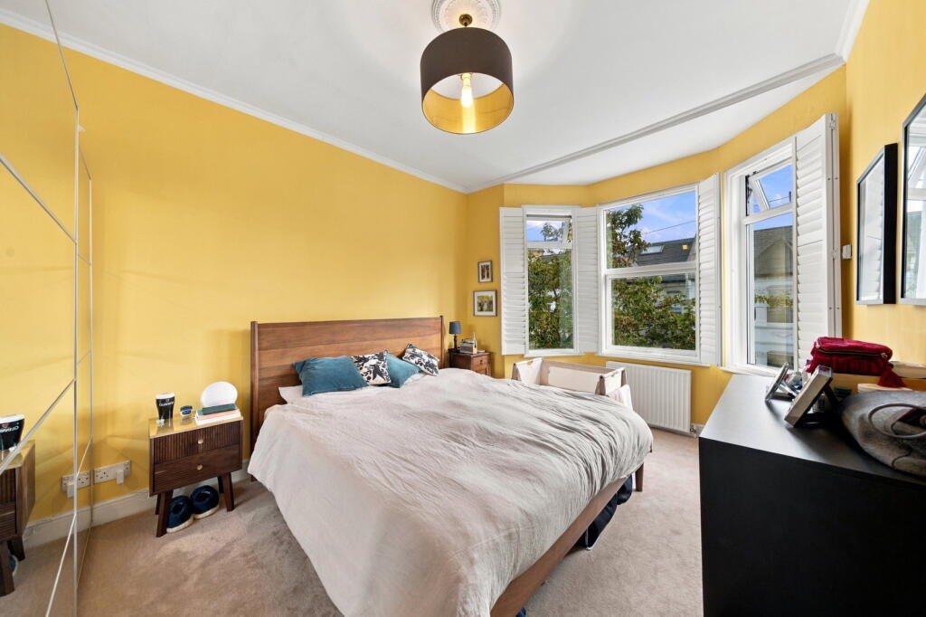 Apartment in London, Queen's Park - More