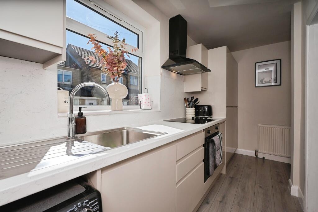 Spring Row, Queensbury, Bradford - View 4
