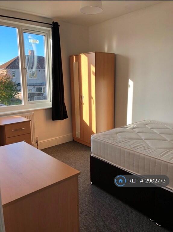 4 bedroom semi-detached house for rent