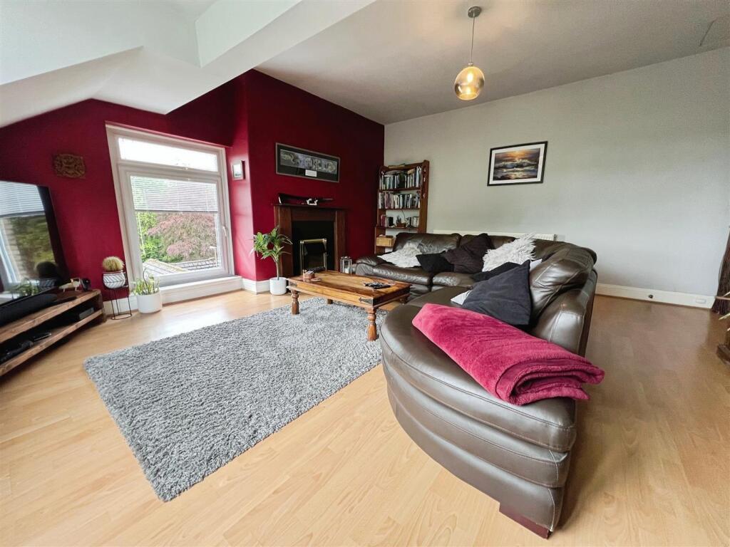 Park Drive, Bradford, BD9 4DT photo 4