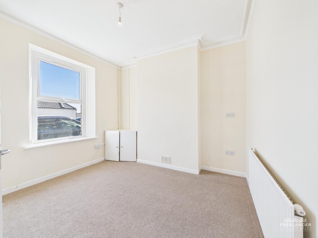 House in Newport - View 4