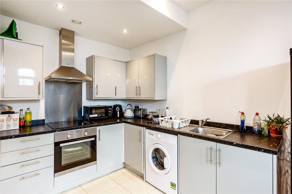 Apartment in Salford, Greater Manchester - View 5
