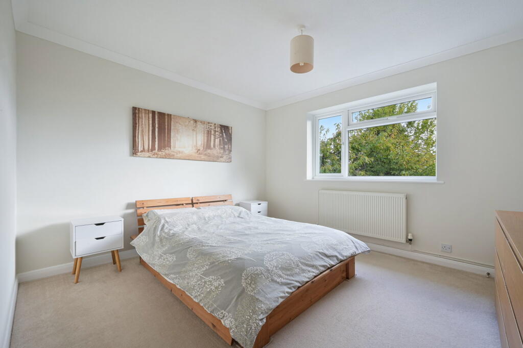 Apartment in Reigate and Banstead, Surrey - View 4