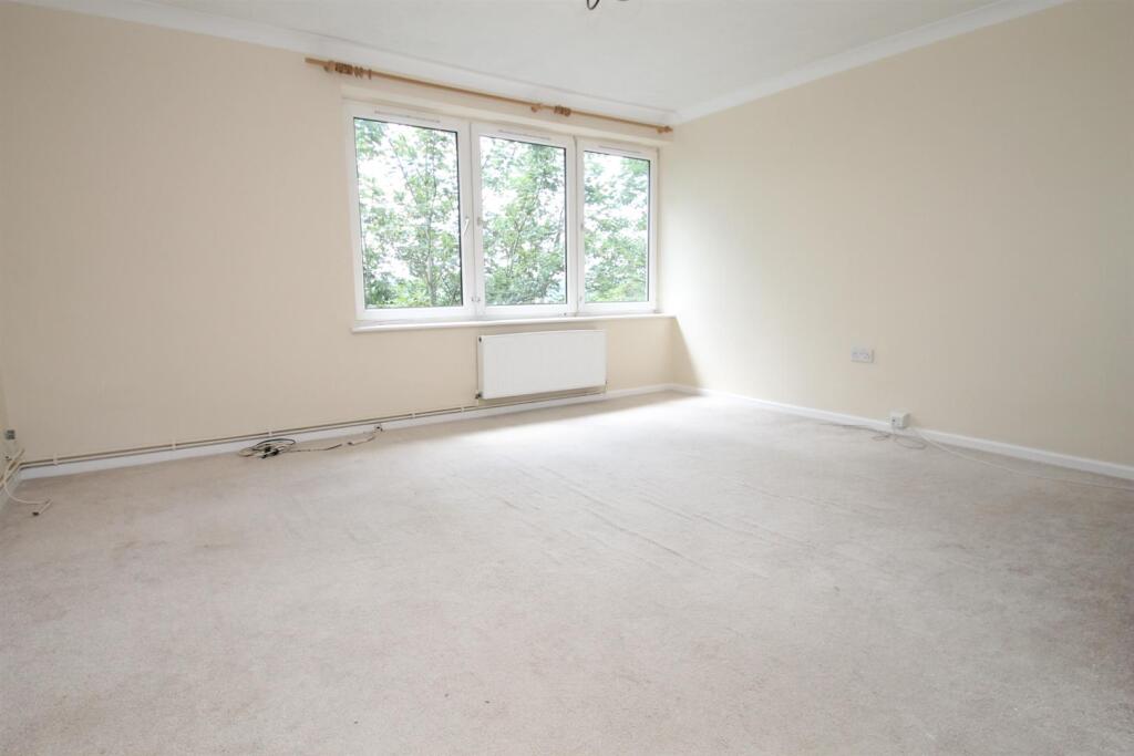 Apartment in Maidstone, Kent - View 2