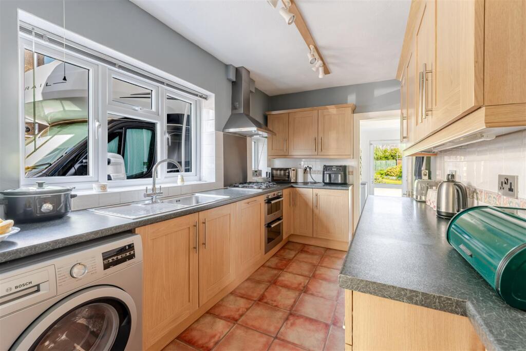 Extended family home situated in the desirable, Derham Park, Yatton photo 5