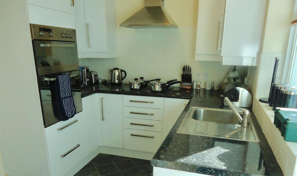 116 Penhill Road, Lancing, BN15 - View 5