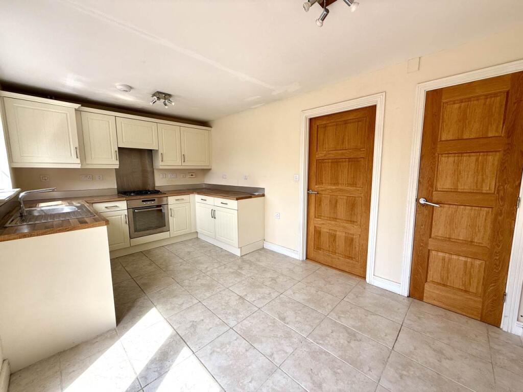 House in Newport - View 5