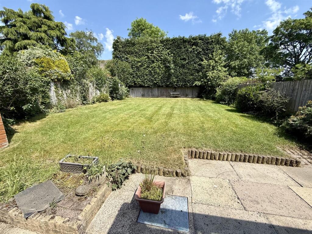 Selsdon Close, Wythall photo 3