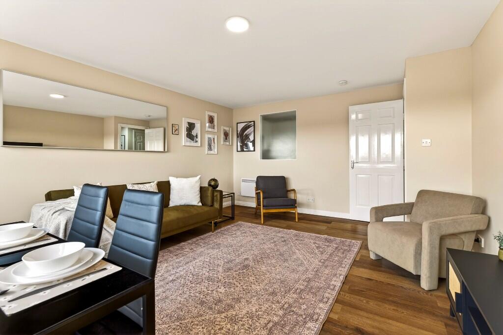 Apartment in Glasgow, Kingston - View 4