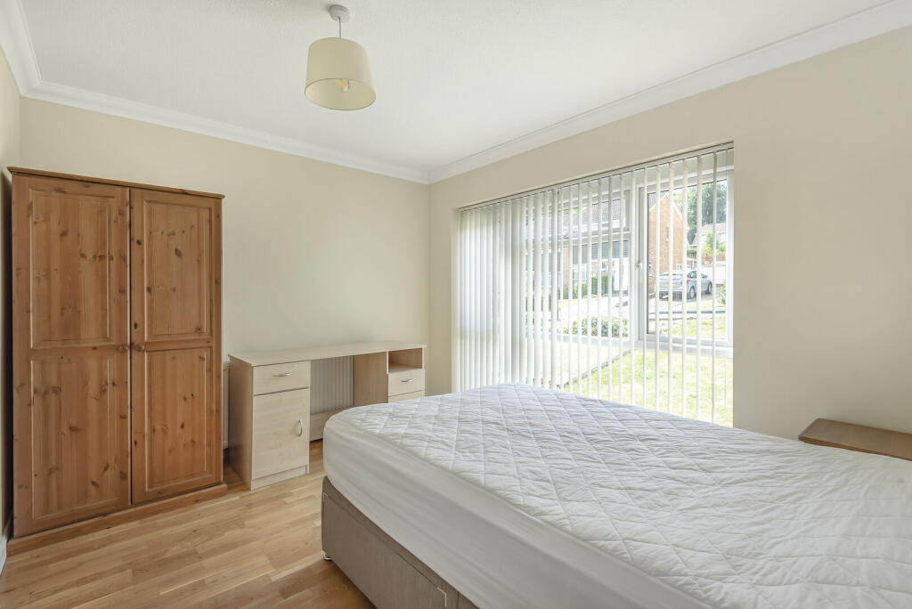 Oakfields, Guildford, GU3 - More
