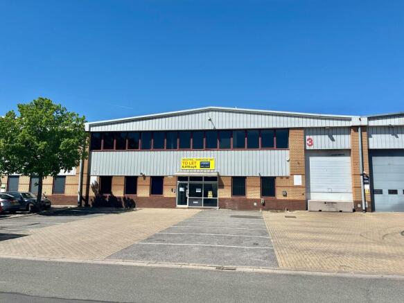 3 Beta Way Egham - Main 1.jpg