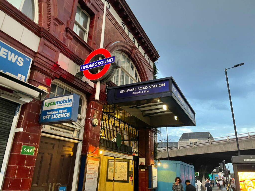 Edgware_station_bakerloo.jpg