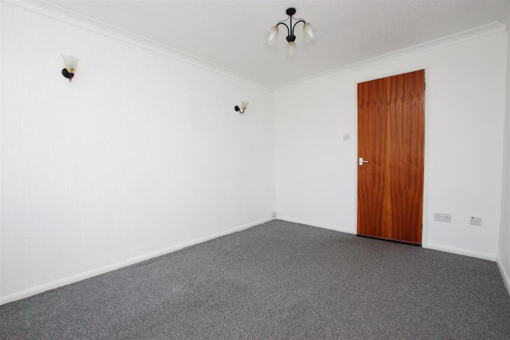 Longstock Court, Eastleaze photo 4