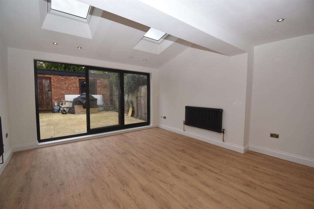 House in Warwick, Cubbington - View 2