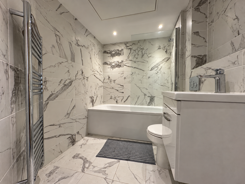 Apartment in Southampton - View 5