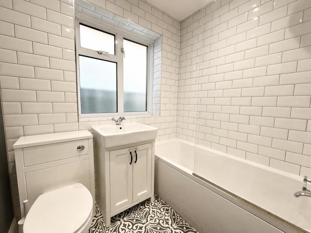 House in Bromley - View 5