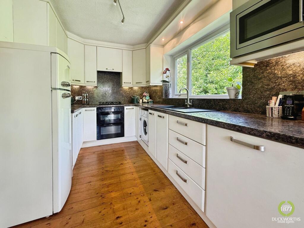 Larkhill Avenue, Burnley, BB10 - View 5