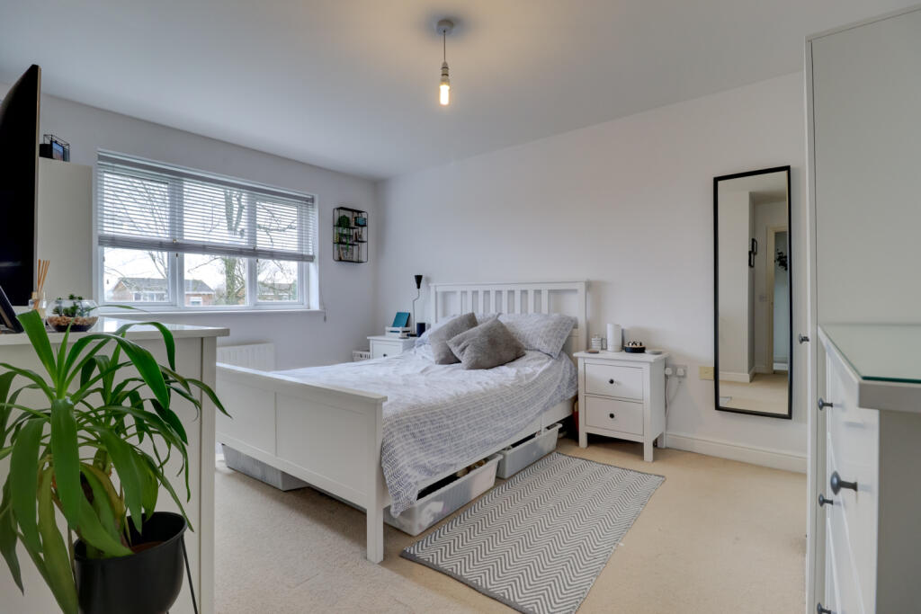 Apartment in Widmer End, Hazlemere - View 3